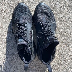 Nike Air Huarache Run Ultra Se | Men: Size 12 | Color: Black and Grey